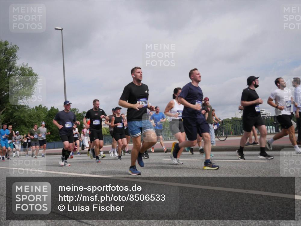 29.06.2025 - hella hamburg halbmarathon Luisa Fischer http://msf.ph/oto/8506533 29.06.2025 10:19:58 Kennedybrücke 1660, 10317, 7376, 157, 1117, 1240, 3450, 3622, 5037, 6488, 6941, 6948, 7257, 7345, 7360, 7376, 8513, 9208, 9675, 10165, 10314, 10317, 10320, 10391 meine-sportfotos.de