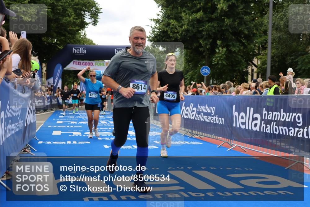 29.06.2025 - hella hamburg halbmarathon Strokosch-Dieckow http://msf.ph/oto/8506534 29.06.2025 11:13:28 Ziel 1213, 1795, 2032, 2427, 3156, 3484, 4495, 5719, 6317, 8614, 10608, 10990, 11595, 11598, 12653, 16024, 16241, 16287, 16288, 16348, 16441, 16473, 16554, 17721, 18252, 18564 meine-sportfotos.de
