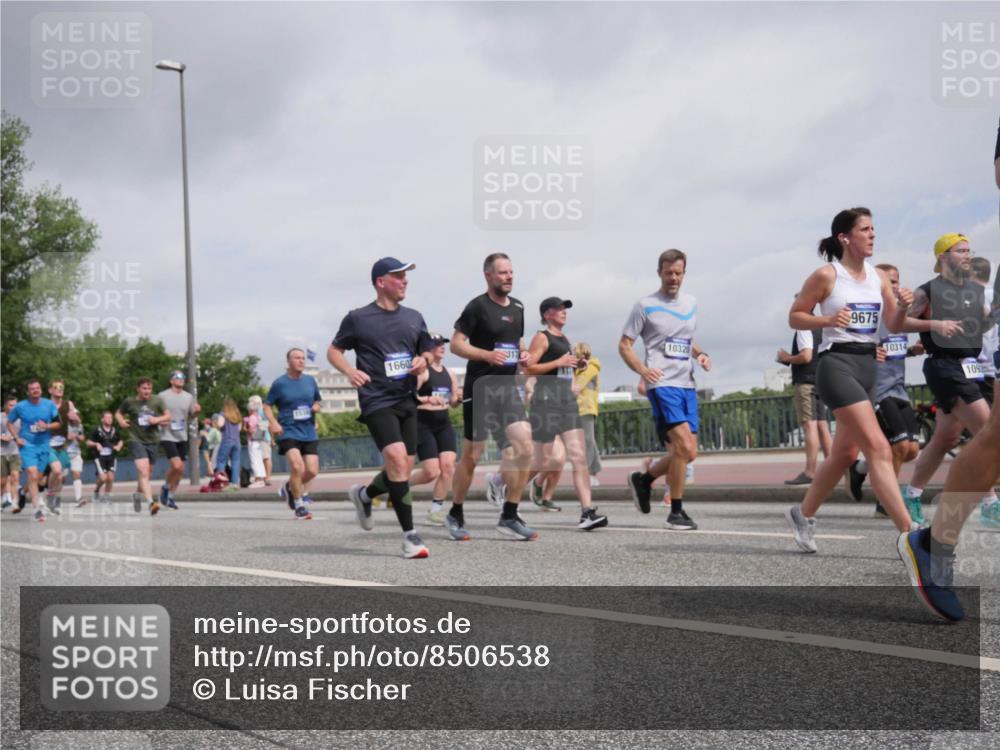 29.06.2025 - hella hamburg halbmarathon Luisa Fischer http://msf.ph/oto/8506538 29.06.2025 10:19:59 Kennedybrücke 10320, 1660, 9675, 10314, 109, 1117, 1240, 3450, 3622, 5037, 6488, 6941, 6948, 7257, 7345, 7360, 7376, 8513, 9675, 10165, 10314, 10317, 10320 meine-sportfotos.de