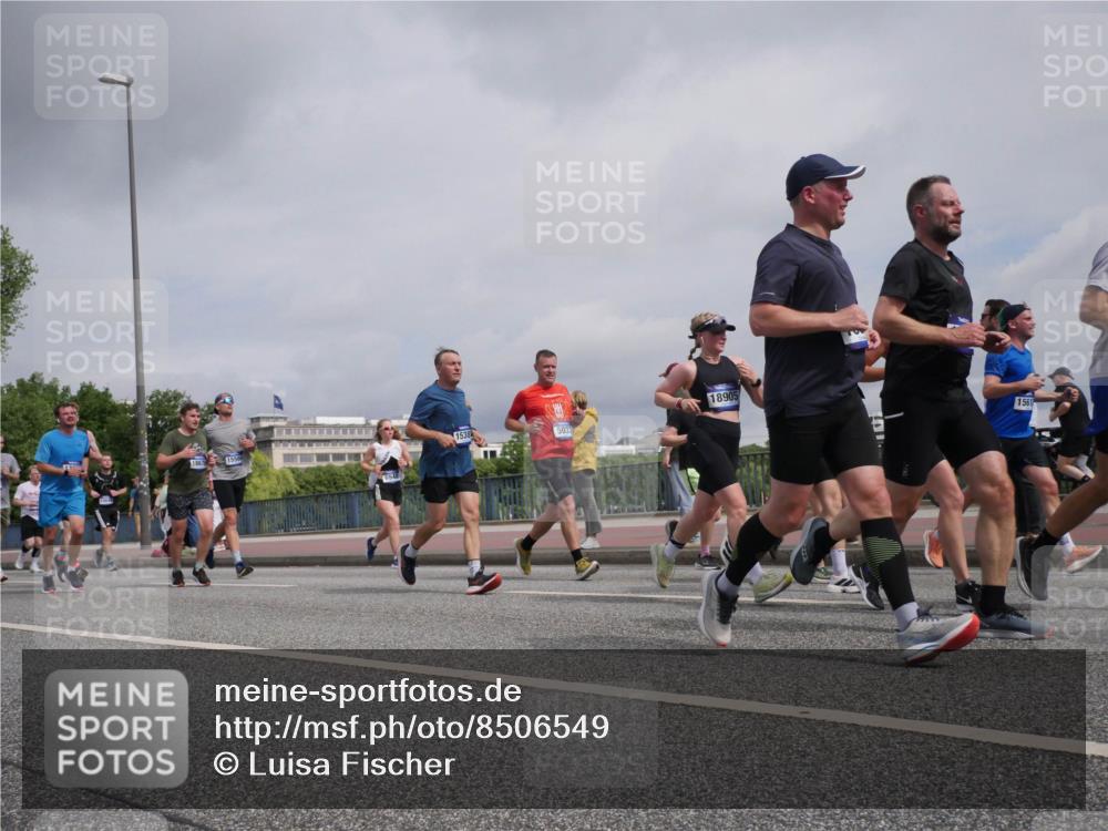 29.06.2025 - hella hamburg halbmarathon Luisa Fischer http://msf.ph/oto/8506549 29.06.2025 10:20:00 Kennedybrücke 1867, 1538, 5037, 18905, 1561, 1117, 1240, 3450, 3622, 5037, 6328, 6488, 6941, 6948, 7345, 7376, 8513, 8983, 9675, 10165, 10314, 10317, 10320 meine-sportfotos.de