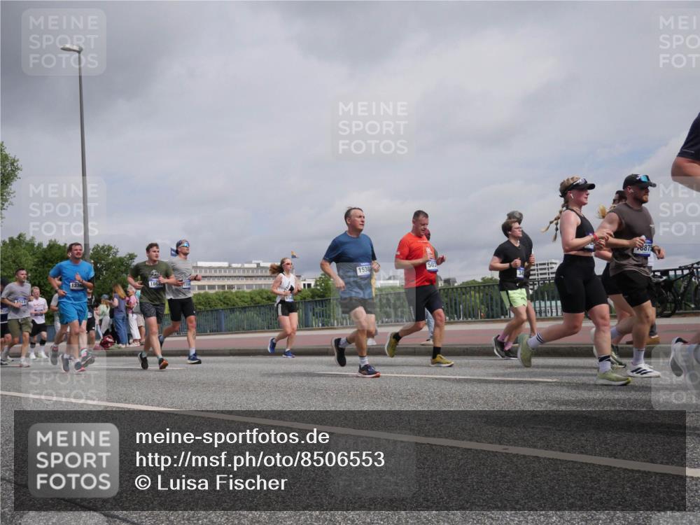 29.06.2025 - hella hamburg halbmarathon Luisa Fischer http://msf.ph/oto/8506553 29.06.2025 10:20:00 Kennedybrücke 8875, 1538, 503, 1336, 186, 8513, 1117, 1240, 3450, 3622, 5037, 6328, 6488, 6941, 6948, 7345, 7376, 8513, 8983, 9675, 10165, 10314, 10317, 10320 meine-sportfotos.de