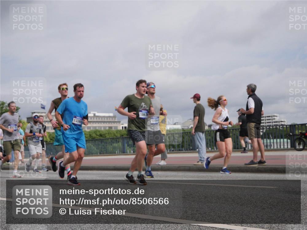 29.06.2025 - hella hamburg halbmarathon Luisa Fischer http://msf.ph/oto/8506566 29.06.2025 10:20:02 Kennedybrücke 8513, 13365, 1867, 15564, 1117, 1403, 3450, 3622, 5037, 6328, 6488, 6941, 6948, 7345, 8513, 8983, 9675, 10314, 10317, 10377 meine-sportfotos.de