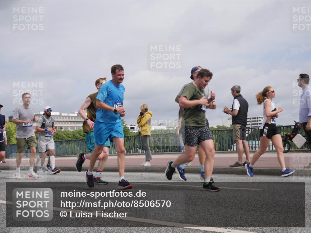 29.06.2025 - hella hamburg halbmarathon Luisa Fischer http://msf.ph/oto/8506570 29.06.2025 10:20:02 Kennedybrücke 8913, 17845, 132, 100, 694, 1117, 1403, 3450, 3622, 5037, 6328, 6488, 6941, 6948, 7345, 8513, 8983, 9675, 10314, 10317, 10377 meine-sportfotos.de
