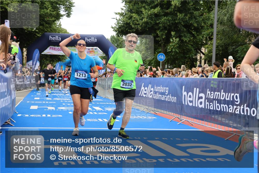29.06.2025 - hella hamburg halbmarathon Strokosch-Dieckow http://msf.ph/oto/8506572 29.06.2025 11:13:29 Ziel 1213, 1795, 2032, 2427, 3156, 3484, 4495, 5719, 8614, 10990, 11595, 11598, 16024, 16241, 16287, 16288, 16348, 16441, 16473, 16554, 18252, 18564 meine-sportfotos.de
