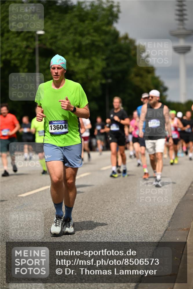 29.06.2025 - hella hamburg halbmarathon Dr. Thomas Lammeyer http://msf.ph/oto/8506573 29.06.2025 10:27:53 Kennedybrücke 1003, 1048, 1382, 2125, 2925, 3285, 3457, 4464, 4684, 5343, 5406, 6502, 7021, 7029, 7820, 8181, 8716, 9877, 10649 meine-sportfotos.de