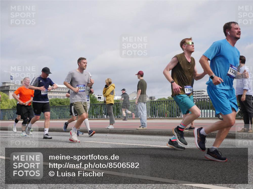 29.06.2025 - hella hamburg halbmarathon Luisa Fischer http://msf.ph/oto/8506582 29.06.2025 10:20:03 Kennedybrücke 9513, 12289, 345, 17984, 13365, 1403, 3450, 3622, 5037, 6328, 6488, 6941, 6948, 7345, 8513, 8983, 10377, 10735 meine-sportfotos.de