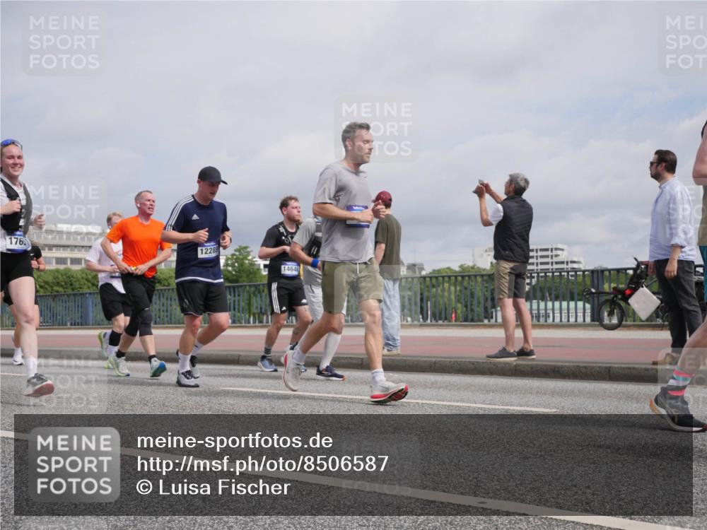 29.06.2025 - hella hamburg halbmarathon Luisa Fischer http://msf.ph/oto/8506587 29.06.2025 10:20:04 Kennedybrücke 1766, 12289, 14646, 1403, 3450, 3622, 6328, 6488, 6941, 6948, 7345, 8513, 8983, 10377, 10735 meine-sportfotos.de