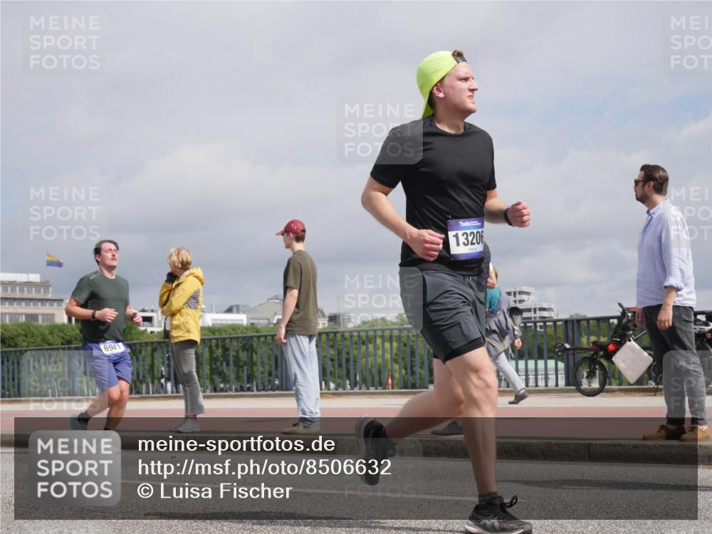 29.06.2025 - hella hamburg halbmarathon Luisa Fischer http://msf.ph/oto/8506632 29.06.2025 10:20:07 Kennedybrücke 6941, 13206, 1403, 3622, 5390, 6126, 6328, 6488, 6522, 6941, 7114, 7115, 7345, 8983, 9259, 10377, 10592, 10735 meine-sportfotos.de