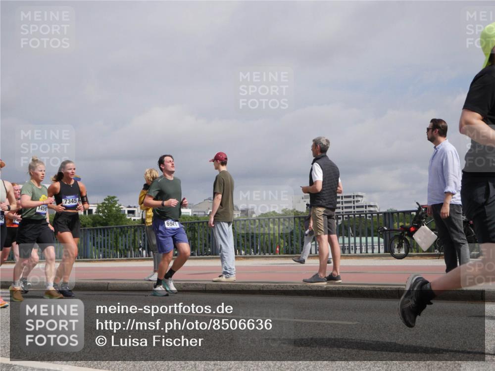 29.06.2025 - hella hamburg halbmarathon Luisa Fischer http://msf.ph/oto/8506636 29.06.2025 10:20:08 Kennedybrücke 1459, 7345, 6941, 1403, 3622, 5390, 6126, 6128, 6328, 6488, 6522, 6941, 7114, 7115, 7345, 8983, 9259, 10377, 10592, 10735 meine-sportfotos.de