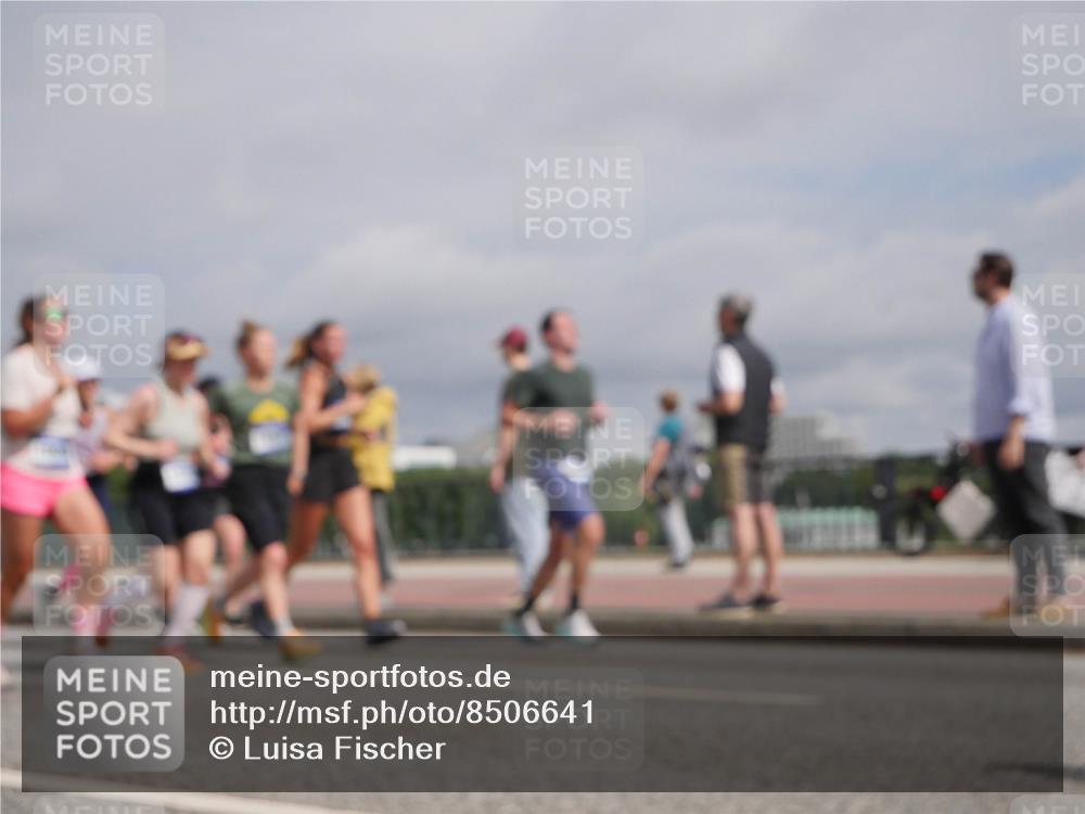 29.06.2025 - hella hamburg halbmarathon Luisa Fischer http://msf.ph/oto/8506641 29.06.2025 10:20:08 Kennedybrücke 1403, 3622, 5390, 6126, 6128, 6328, 6488, 6522, 6941, 7114, 7115, 7345, 8983, 9259, 10377, 10592, 10735 meine-sportfotos.de