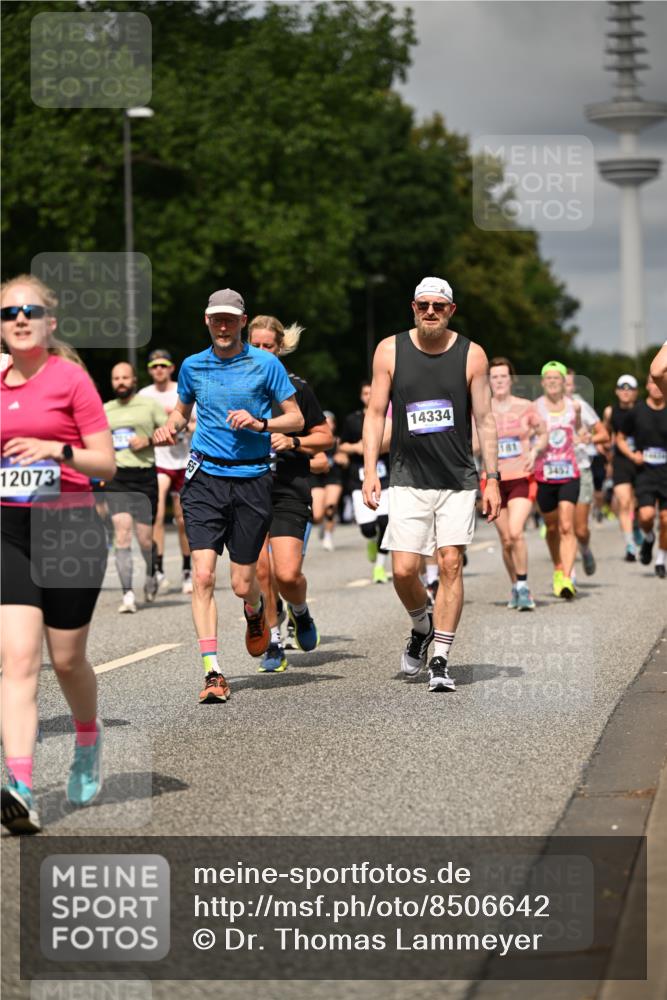 29.06.2025 - hella hamburg halbmarathon Dr. Thomas Lammeyer http://msf.ph/oto/8506642 29.06.2025 10:27:55 Kennedybrücke 1003, 1048, 1382, 2125, 2925, 3034, 3285, 3457, 4464, 4684, 5343, 5406, 6502, 7021, 7029, 7820, 8181, 8716, 9217, 9877, 10649 meine-sportfotos.de
