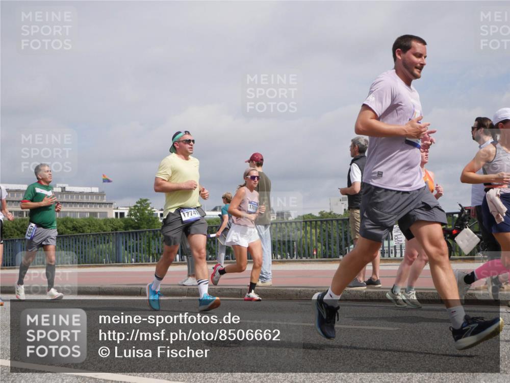 29.06.2025 - hella hamburg halbmarathon Luisa Fischer http://msf.ph/oto/8506662 29.06.2025 10:20:10 Kennedybrücke 1553, 17741, 17010, 1403, 2908, 5390, 5995, 6126, 6128, 6328, 6522, 6941, 7114, 7115, 7345, 8895, 8983, 9259, 10377, 10592, 10735 meine-sportfotos.de