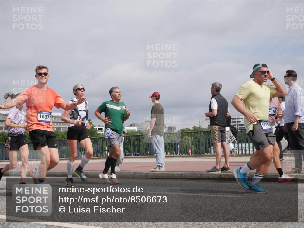 29.06.2025 - hella hamburg halbmarathon Luisa Fischer http://msf.ph/oto/8506673 29.06.2025 10:20:11 Kennedybrücke 10377, 17741, 7010, 1137, 1403, 2908, 5390, 5995, 6126, 6128, 6328, 6522, 6941, 7114, 7115, 7345, 8895, 8983, 9259, 10377, 10592, 10735 meine-sportfotos.de