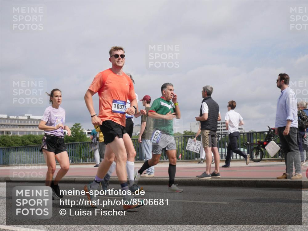 29.06.2025 - hella hamburg halbmarathon Luisa Fischer http://msf.ph/oto/8506681 29.06.2025 10:20:12 Kennedybrücke 10377, 1553, 1137, 1403, 2908, 5390, 5995, 6126, 6128, 6328, 6522, 7114, 7115, 8895, 8983, 9259, 10377, 10592, 10735 meine-sportfotos.de