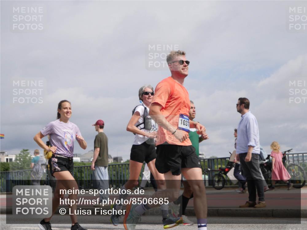 29.06.2025 - hella hamburg halbmarathon Luisa Fischer http://msf.ph/oto/8506685 29.06.2025 10:20:12 Kennedybrücke 1037, 1137, 1403, 2908, 5390, 5995, 6126, 6128, 6328, 6522, 7114, 7115, 8895, 8983, 9259, 10377, 10592, 10735 meine-sportfotos.de