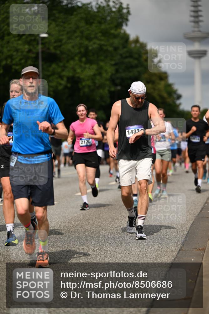 29.06.2025 - hella hamburg halbmarathon Dr. Thomas Lammeyer http://msf.ph/oto/8506686 29.06.2025 10:27:57 Kennedybrücke 1003, 1048, 1382, 2125, 3034, 3285, 3457, 4464, 4684, 5343, 5406, 6502, 7021, 7029, 7820, 8181, 8716, 9217, 9877, 10649 meine-sportfotos.de