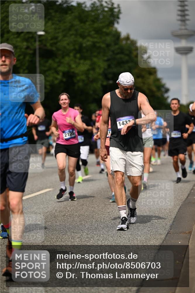 29.06.2025 - hella hamburg halbmarathon Dr. Thomas Lammeyer http://msf.ph/oto/8506703 29.06.2025 10:27:58 Kennedybrücke 1003, 1048, 1382, 2125, 3034, 3285, 3457, 4464, 4684, 5406, 6502, 7021, 7029, 7820, 8181, 8716, 9217, 9877, 10649 meine-sportfotos.de