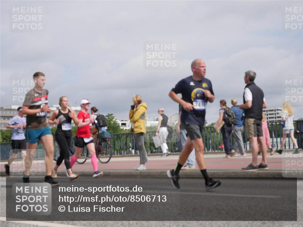 29.06.2025 - hella hamburg halbmarathon Luisa Fischer http://msf.ph/oto/8506713 29.06.2025 10:20:15 Kennedybrücke 12230, 7410, 1137, 1403, 2225, 2860, 2908, 5390, 5995, 6126, 6128, 6522, 7114, 7115, 7291, 8253, 8558, 8895, 9259, 9647, 10592, 10735 meine-sportfotos.de