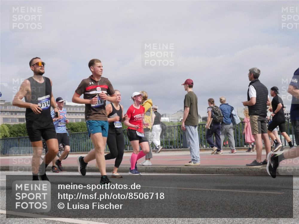 29.06.2025 - hella hamburg halbmarathon Luisa Fischer http://msf.ph/oto/8506718 29.06.2025 10:20:15 Kennedybrücke 7114, 7114, 9259, 12230, 5390, 1137, 1403, 2225, 2860, 2908, 5390, 5995, 6126, 6128, 6522, 7114, 7115, 7291, 8253, 8558, 8895, 9259, 9647, 10592, 10735 meine-sportfotos.de