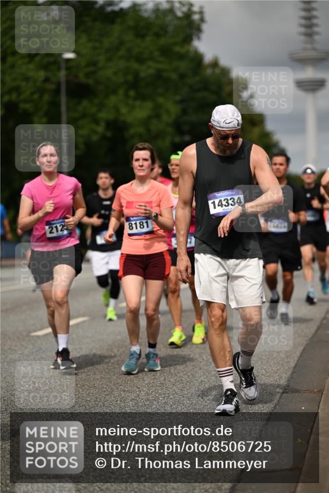 29.06.2025 - hella hamburg halbmarathon Dr. Thomas Lammeyer http://msf.ph/oto/8506725 29.06.2025 10:27:59 Kennedybrücke 1003, 1048, 1382, 2125, 3034, 3285, 3457, 4464, 4684, 5406, 6502, 7021, 7029, 7820, 8181, 8716, 9217, 9877, 10649 meine-sportfotos.de