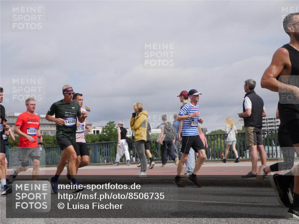 29.06.2025 - hella hamburg halbmarathon Luisa Fischer http://msf.ph/oto/8506735 29.06.2025 10:20:17 Kennedybrücke 6126, 9259, 522, 166, 10592, 14589, 1083, 1137, 2225, 2860, 2908, 3210, 5390, 5995, 6126, 6128, 6520, 6522, 7114, 7115, 7291, 8253, 8558, 8895, 9259, 9647, 10592 meine-sportfotos.de