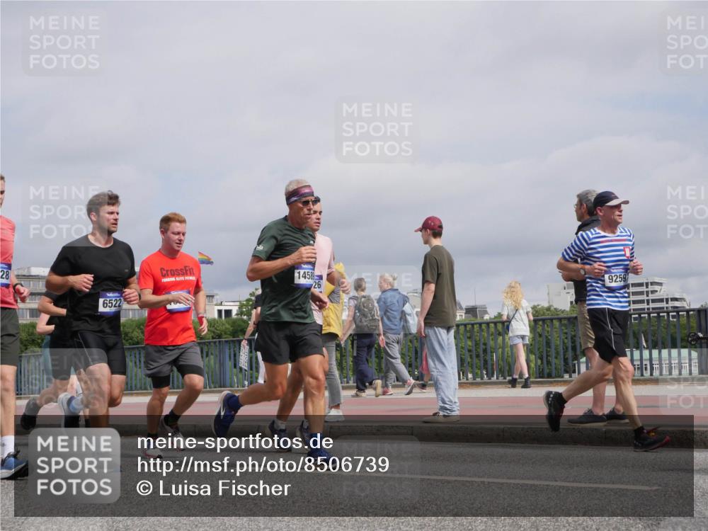 29.06.2025 - hella hamburg halbmarathon Luisa Fischer http://msf.ph/oto/8506739 29.06.2025 10:20:17 Kennedybrücke 28, 6522, 1458, 26, 9259, 1083, 1137, 2225, 2860, 2908, 3210, 5390, 5995, 6126, 6128, 6520, 6522, 7114, 7115, 7291, 8253, 8558, 8895, 9259, 9647, 10592 meine-sportfotos.de