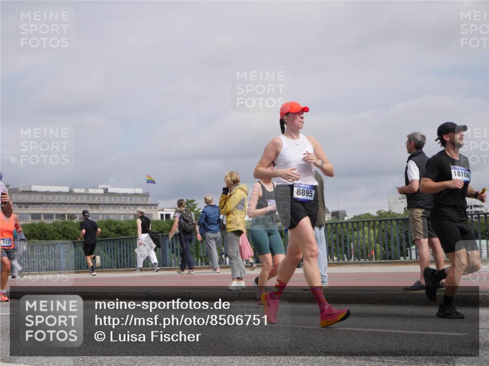 29.06.2025 - hella hamburg halbmarathon Luisa Fischer http://msf.ph/oto/8506751 29.06.2025 10:20:19 Kennedybrücke 1137, 8895, 18108, 1083, 1137, 2225, 2860, 2908, 3210, 5390, 5995, 6126, 6128, 6520, 6522, 6786, 7115, 7291, 8253, 8309, 8558, 8895, 9259, 9647, 10592 meine-sportfotos.de