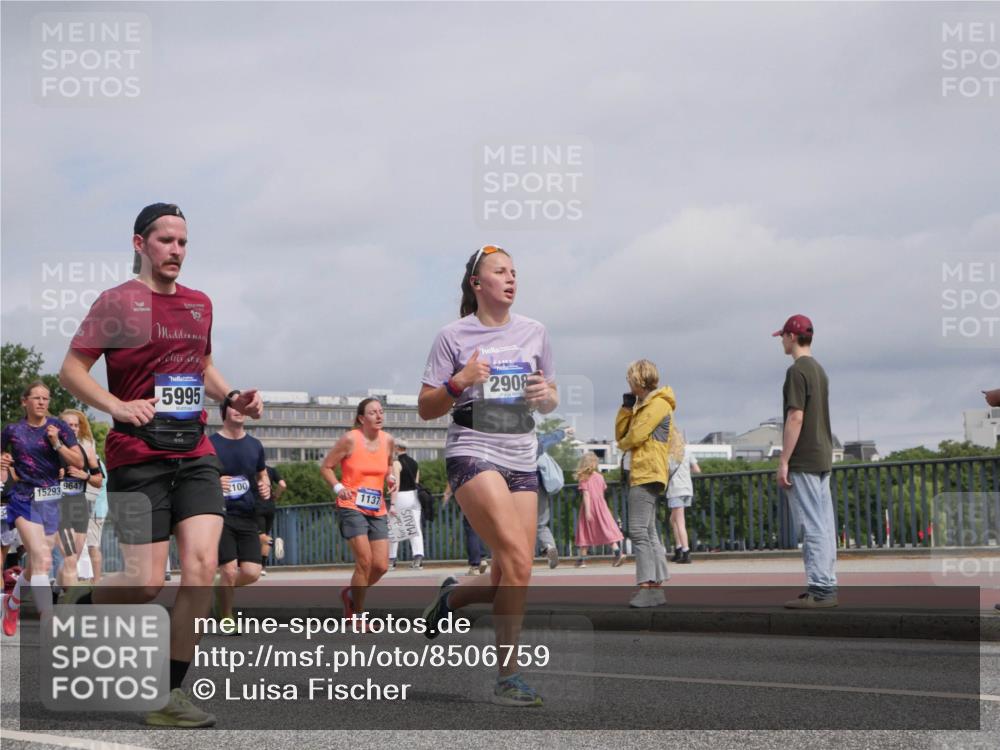 29.06.2025 - hella hamburg halbmarathon Luisa Fischer http://msf.ph/oto/8506759 29.06.2025 10:20:20 Kennedybrücke 5995, 2908, 15293, 9647, 100, 1137, 1083, 1137, 2225, 2860, 2908, 3210, 3466, 5995, 6126, 6128, 6520, 6522, 6786, 7291, 8253, 8309, 8558, 8895, 9259, 9647, 10592 meine-sportfotos.de