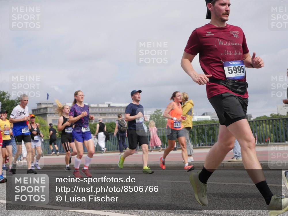 29.06.2025 - hella hamburg halbmarathon Luisa Fischer http://msf.ph/oto/8506766 29.06.2025 10:20:21 Kennedybrücke 12100, 1681, 2225, 9647, 15293, 1137, 5995, 1083, 1137, 2225, 2860, 2908, 3210, 3464, 3466, 5995, 6128, 6520, 6786, 7291, 8253, 8309, 8558, 8895, 9647 meine-sportfotos.de