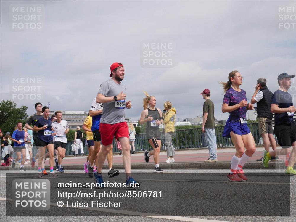 29.06.2025 - hella hamburg halbmarathon Luisa Fischer http://msf.ph/oto/8506781 29.06.2025 10:20:22 Kennedybrücke 18469, 8253, 8558, 964, 1529, 1083, 1137, 2225, 2860, 2908, 3210, 3464, 3466, 5995, 6520, 6786, 7291, 8253, 8309, 8558, 8895, 9647 meine-sportfotos.de