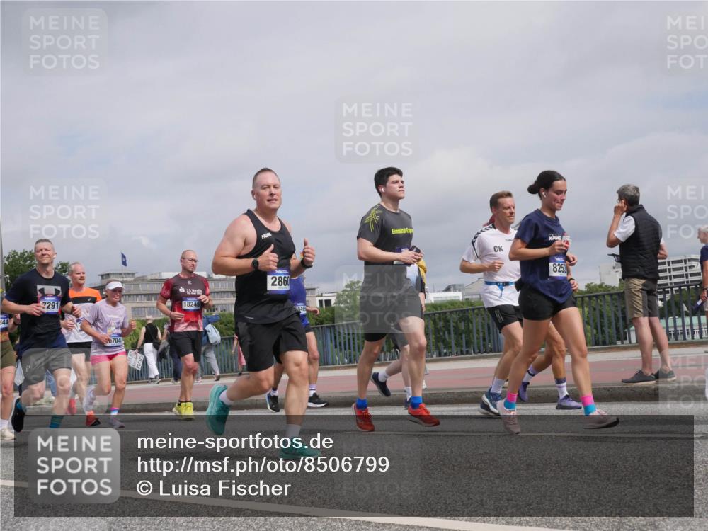 29.06.2025 - hella hamburg halbmarathon Luisa Fischer http://msf.ph/oto/8506799 29.06.2025 10:20:24 Kennedybrücke 544, 7291, 704, 25, 18245, 2860, 8469, 8253, 1083, 1137, 2225, 2860, 3210, 3464, 3466, 3802, 3803, 5929, 6520, 6786, 7291, 7945, 8253, 8309, 8558, 9647 meine-sportfotos.de