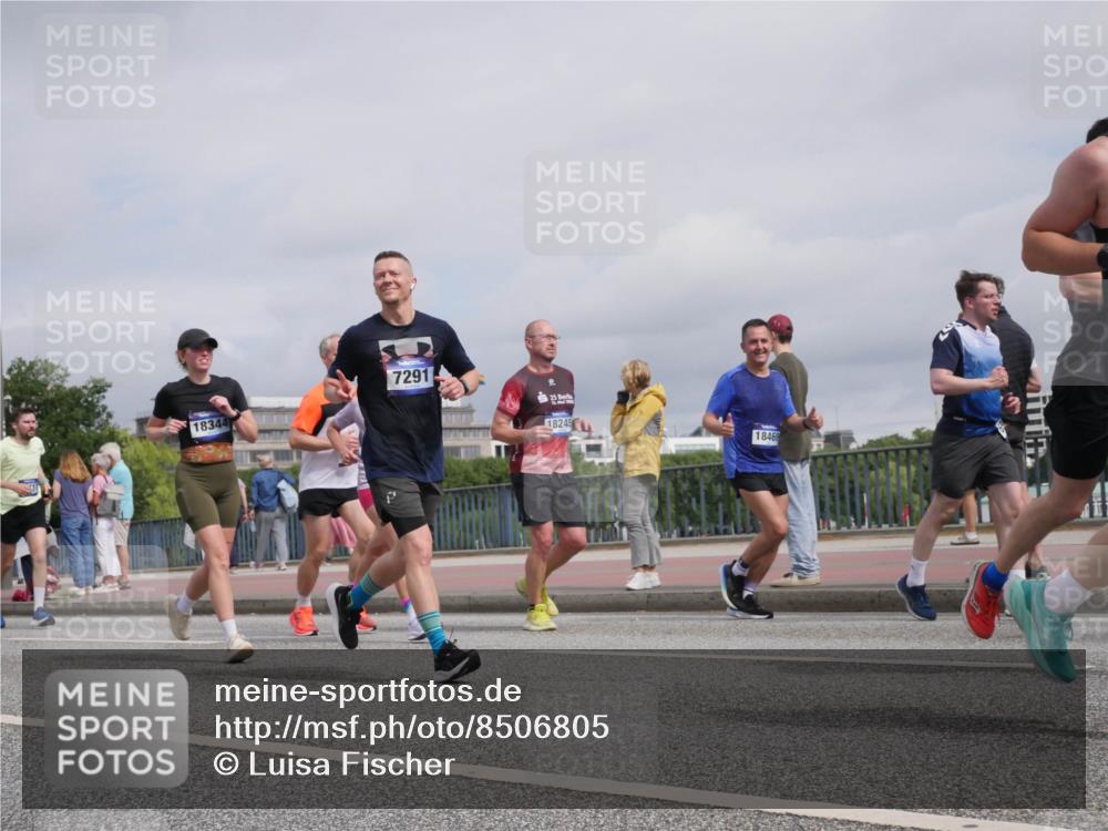 29.06.2025 - hella hamburg halbmarathon Luisa Fischer http://msf.ph/oto/8506805 29.06.2025 10:20:25 Kennedybrücke 8, 7291, 25, 18245, 1083, 2225, 2860, 3210, 3464, 3466, 3802, 3803, 5929, 5930, 6520, 6786, 7291, 7945, 8210, 8253, 8309, 8558, 9647, 10620 meine-sportfotos.de