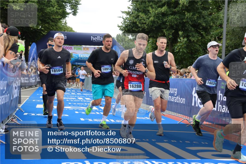 29.06.2025 - hella hamburg halbmarathon Strokosch-Dieckow http://msf.ph/oto/8506807 29.06.2025 11:13:35 Ziel 1213, 2032, 2531, 3513, 4495, 5719, 8614, 10283, 10990, 12893, 14423, 15889, 16024, 16287, 16288, 16348, 16473, 16554, 18564, 18913 meine-sportfotos.de
