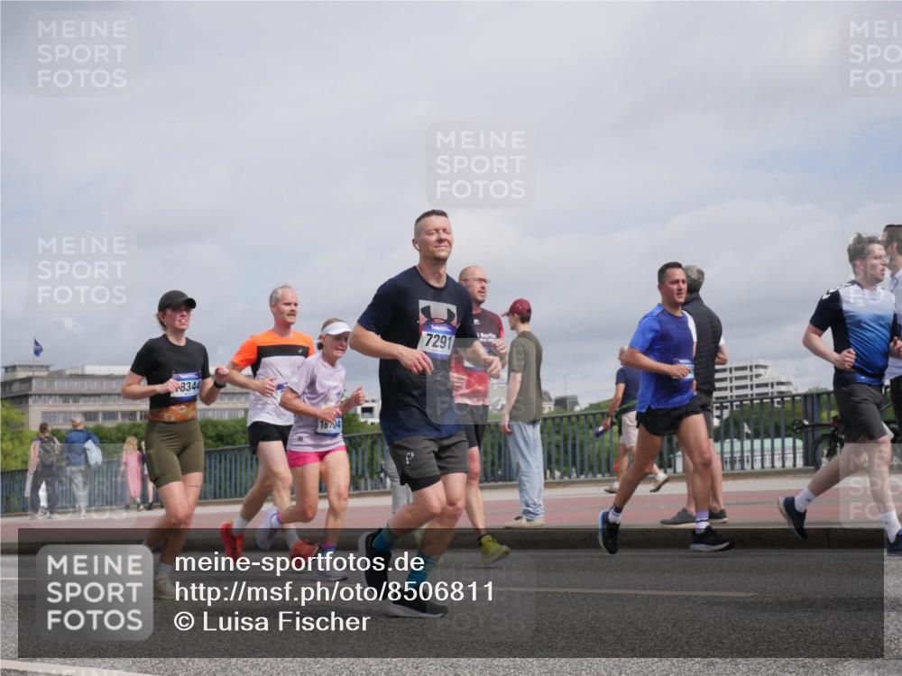 29.06.2025 - hella hamburg halbmarathon Luisa Fischer http://msf.ph/oto/8506811 29.06.2025 10:20:26 Kennedybrücke 8344, 16704, 7291, 1083, 2225, 2860, 3210, 3464, 3466, 3802, 3803, 5929, 5930, 6352, 6520, 6786, 7291, 7945, 8210, 8253, 8309, 8558, 9647, 10460, 10620 meine-sportfotos.de