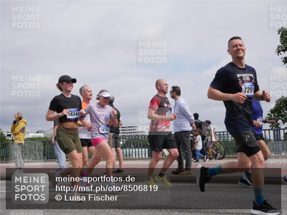 29.06.2025 - hella hamburg halbmarathon Luisa Fischer http://msf.ph/oto/8506819 29.06.2025 10:20:27 Kennedybrücke 18344, 16704, 1824, 7291, 1849, 1083, 2225, 2860, 3210, 3464, 3466, 3802, 3803, 4852, 5929, 5930, 6352, 6520, 6786, 7291, 7945, 8210, 8253, 8309, 8433, 9647, 9848, 10460, 10620 meine-sportfotos.de