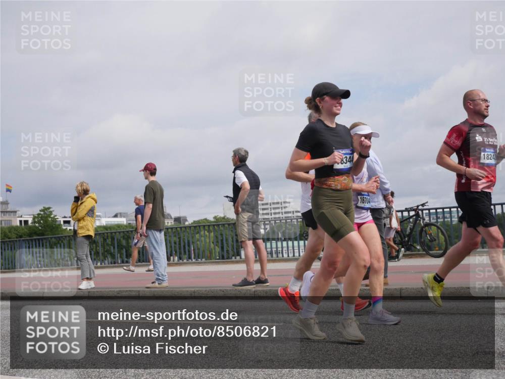 29.06.2025 - hella hamburg halbmarathon Luisa Fischer http://msf.ph/oto/8506821 29.06.2025 10:20:27 Kennedybrücke 8344, 16704, 25, 15, 20, 18245, 1083, 2225, 2860, 3210, 3464, 3466, 3802, 3803, 4852, 5929, 5930, 6352, 6520, 6786, 7291, 7945, 8210, 8253, 8309, 8433, 9647, 9848, 10460, 10620 meine-sportfotos.de
