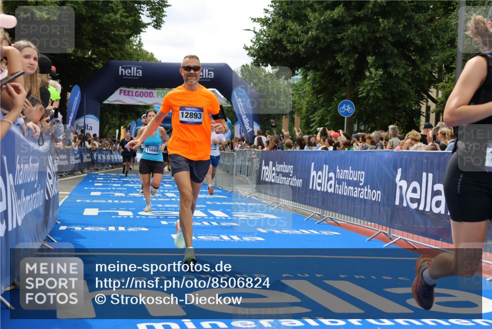 29.06.2025 - hella hamburg halbmarathon Strokosch-Dieckow http://msf.ph/oto/8506824 29.06.2025 11:13:37 Ziel 1213, 2032, 2531, 3513, 10283, 10990, 12893, 14423, 15710, 15889, 16024, 16287, 16288, 16348, 16473, 16554, 17294, 18564, 18905, 18913 meine-sportfotos.de