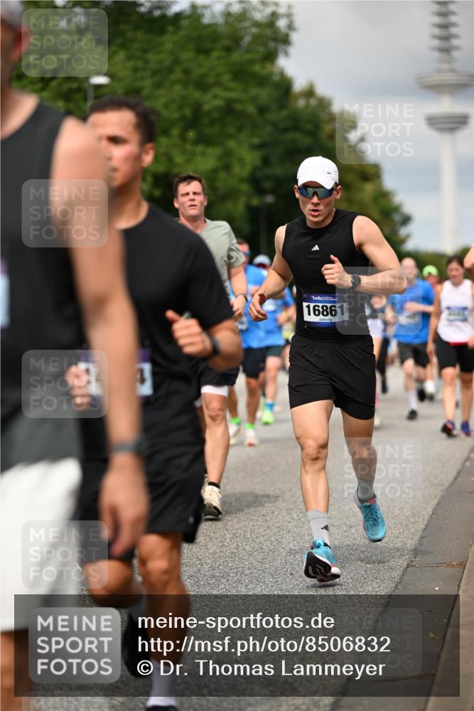 29.06.2025 - hella hamburg halbmarathon Dr. Thomas Lammeyer http://msf.ph/oto/8506832 29.06.2025 10:28:03 Kennedybrücke 1003, 1048, 1382, 1444, 2125, 2489, 3034, 3285, 3457, 4464, 4684, 5406, 6502, 7021, 7029, 7820, 8031, 8181, 8716, 9217, 9877, 10649 meine-sportfotos.de