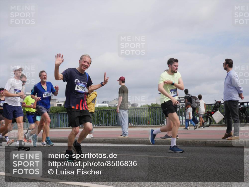 29.06.2025 - hella hamburg halbmarathon Luisa Fischer http://msf.ph/oto/8506836 29.06.2025 10:20:29 Kennedybrücke 17, 142, 6786, 8309, 1771, 1083, 1795, 3210, 3464, 3466, 3802, 3803, 4852, 5929, 5930, 6352, 6520, 6786, 7945, 8210, 8309, 8433, 9400, 9848, 10460, 10620 meine-sportfotos.de