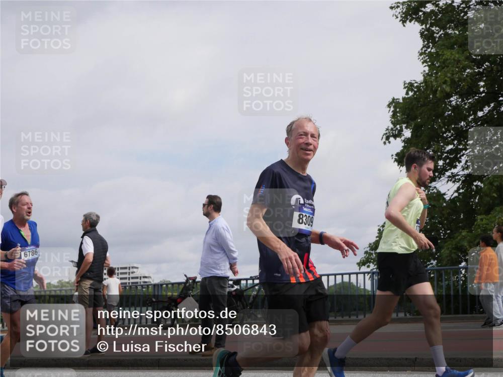 29.06.2025 - hella hamburg halbmarathon Luisa Fischer http://msf.ph/oto/8506843 29.06.2025 10:20:30 Kennedybrücke 6786, 8309, 1795, 3210, 3464, 3466, 3802, 3803, 4852, 5929, 5930, 6352, 6786, 7011, 7945, 8210, 8309, 8433, 9400, 9848, 10460, 10620 meine-sportfotos.de
