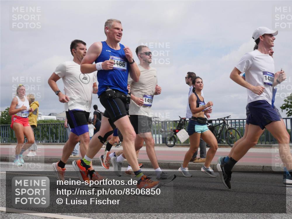 29.06.2025 - hella hamburg halbmarathon Luisa Fischer http://msf.ph/oto/8506850 29.06.2025 10:20:30 Kennedybrücke 14877, 3466, 1455, 14208, 1795, 3210, 3464, 3466, 3802, 3803, 4852, 5929, 5930, 6352, 6786, 7011, 7945, 8210, 8309, 8433, 9400, 9848, 10460, 10620 meine-sportfotos.de
