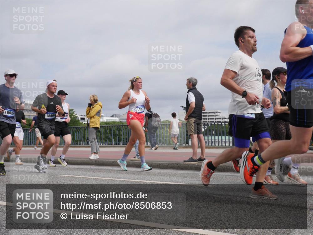 29.06.2025 - hella hamburg halbmarathon Luisa Fischer http://msf.ph/oto/8506853 29.06.2025 10:20:31 Kennedybrücke 16024, 927, 18564, 14877, 1156, 1795, 3464, 3466, 3802, 3803, 4852, 5929, 5930, 6352, 6786, 7011, 7945, 8210, 8309, 8433, 9400, 9848, 10460, 10620 meine-sportfotos.de
