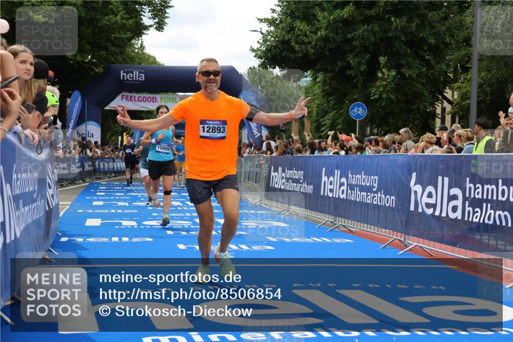 29.06.2025 - hella hamburg halbmarathon Strokosch-Dieckow http://msf.ph/oto/8506854 29.06.2025 11:13:38 Ziel 1213, 1893, 2032, 2531, 3513, 10283, 10990, 12893, 14423, 15710, 15889, 16024, 16287, 16288, 16348, 16473, 16554, 17294, 18564, 18905, 18913, 19066 meine-sportfotos.de