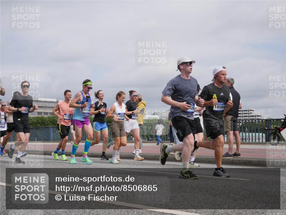 29.06.2025 - hella hamburg halbmarathon Luisa Fischer http://msf.ph/oto/8506865 29.06.2025 10:20:32 Kennedybrücke 8210, 11707, 15140, 1479, 18526, 1792, 024, 74155, 18564, 1156, 1795, 3464, 3466, 3802, 3803, 4852, 5929, 5930, 6352, 6786, 7011, 7945, 8210, 8433, 9400, 9848, 10460, 10620 meine-sportfotos.de