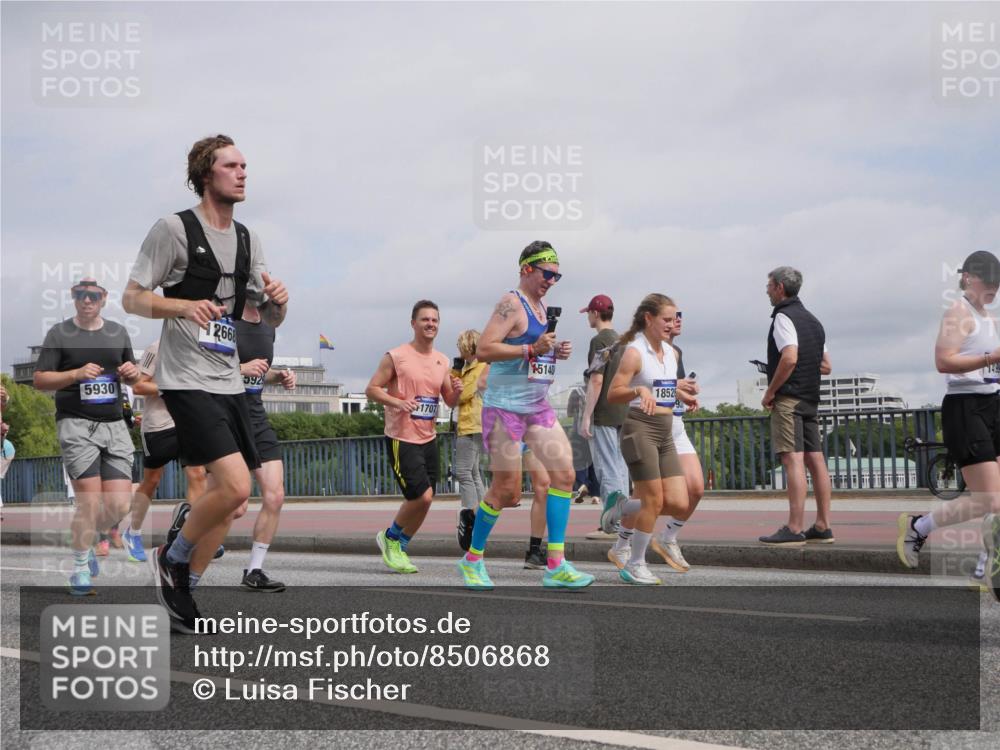 29.06.2025 - hella hamburg halbmarathon Luisa Fischer http://msf.ph/oto/8506868 29.06.2025 10:20:33 Kennedybrücke 5930, 2668, 5929, 1707, 15140, 18526, 1156, 1795, 2259, 3464, 3466, 3802, 3803, 4852, 5929, 5930, 6254, 6336, 6352, 7011, 7945, 8210, 8433, 9400, 9848, 10460, 10620 meine-sportfotos.de