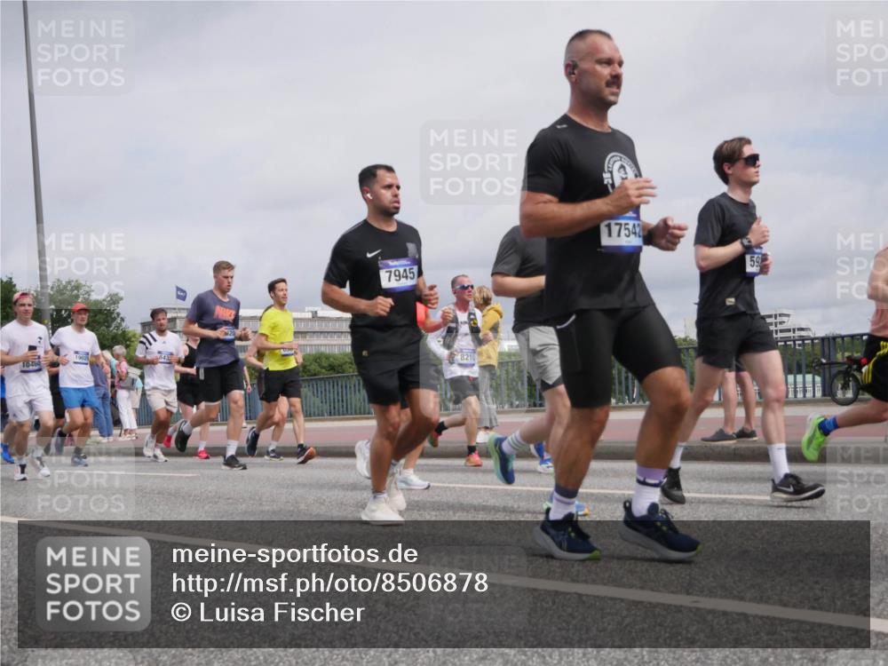 29.06.2025 - hella hamburg halbmarathon Luisa Fischer http://msf.ph/oto/8506878 29.06.2025 10:20:34 Kennedybrücke 10460, 1902, 843, 7945, 8210, 17542, 59, 1156, 1795, 2259, 3464, 3802, 3803, 4852, 5929, 5930, 6254, 6336, 6352, 7011, 7945, 8210, 8351, 8433, 9400, 9848, 10460, 10620 meine-sportfotos.de