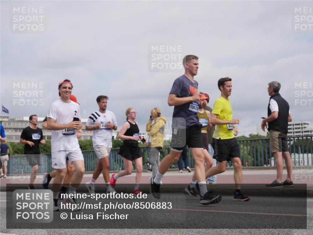 29.06.2025 - hella hamburg halbmarathon Luisa Fischer http://msf.ph/oto/8506883 29.06.2025 10:20:35 Kennedybrücke 9400, 10400, 84, 10620, 18060, 1156, 1204, 1795, 2259, 3802, 3803, 4852, 5929, 5930, 6254, 6336, 6352, 7011, 7945, 8210, 8351, 8433, 9400, 9848, 10460, 10620 meine-sportfotos.de