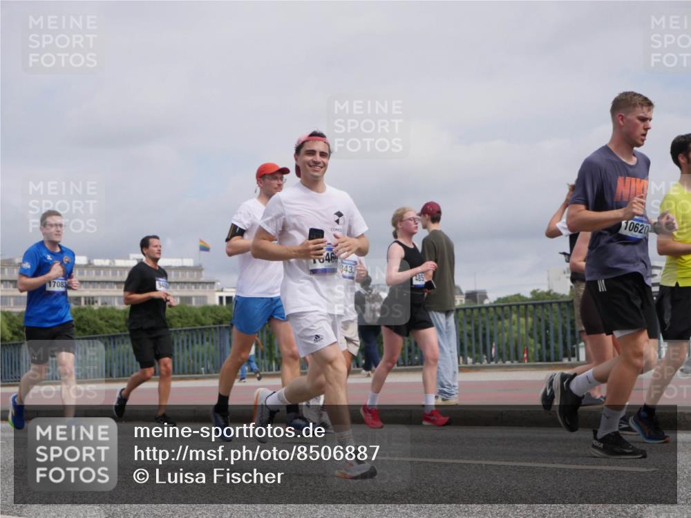 29.06.2025 - hella hamburg halbmarathon Luisa Fischer http://msf.ph/oto/8506887 29.06.2025 10:20:36 Kennedybrücke 17083, 460, 433, 485, 10620, 1156, 1204, 1795, 2259, 3802, 3803, 4852, 5929, 5930, 6254, 6336, 6352, 7011, 7945, 8210, 8351, 8433, 9400, 9848, 10460, 10620 meine-sportfotos.de