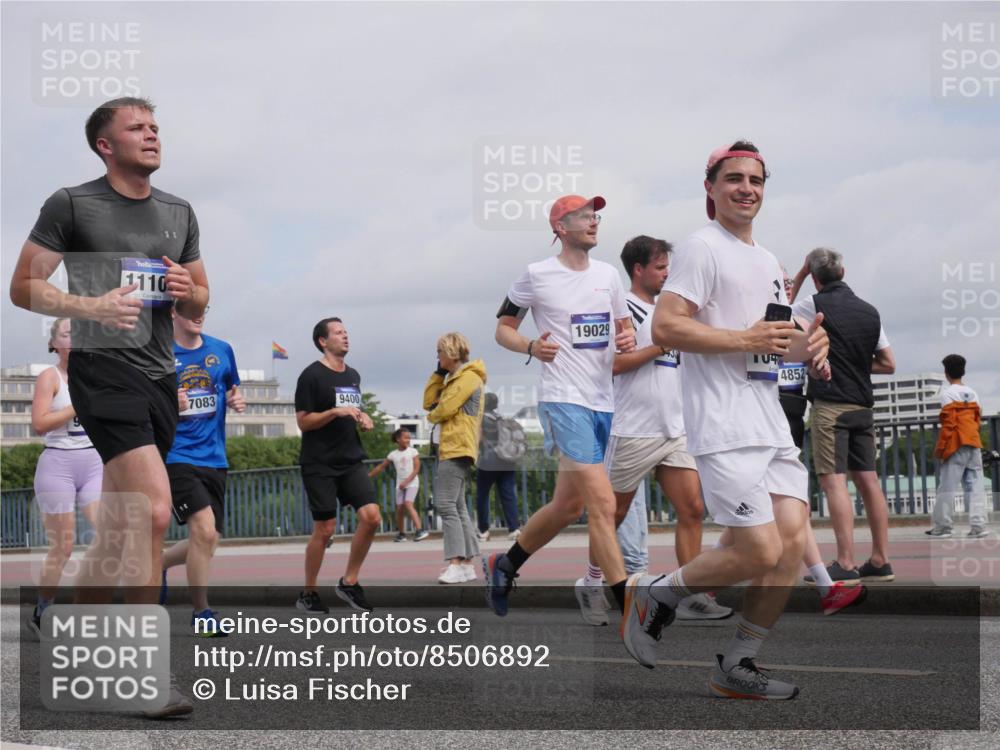 29.06.2025 - hella hamburg halbmarathon Luisa Fischer http://msf.ph/oto/8506892 29.06.2025 10:20:36 Kennedybrücke 1110, 7083, 9400, 19029, 04, 4852, 1156, 1204, 1795, 2259, 3802, 3803, 4852, 5929, 5930, 6254, 6336, 6352, 7011, 7945, 8210, 8351, 8433, 9400, 9848, 10460, 10620 meine-sportfotos.de