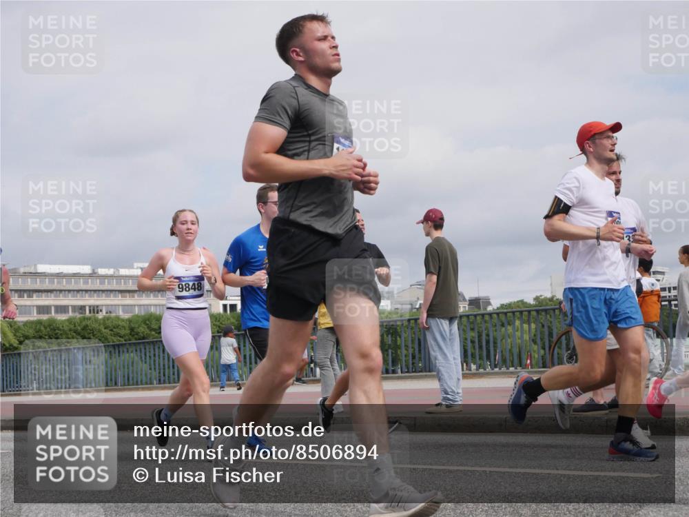 29.06.2025 - hella hamburg halbmarathon Luisa Fischer http://msf.ph/oto/8506894 29.06.2025 10:20:37 Kennedybrücke 9848, 1156, 1204, 1795, 2259, 3802, 3803, 4218, 4852, 5930, 6254, 6336, 6352, 7011, 7945, 8210, 8351, 8433, 9400, 9848, 10460, 10620 meine-sportfotos.de